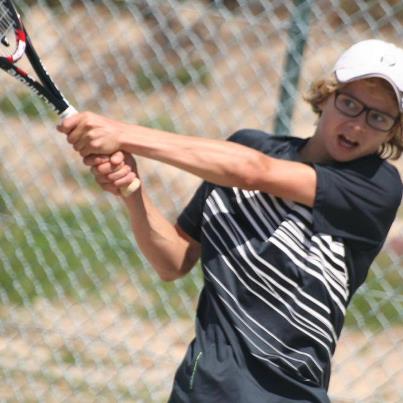 TÉNIS – Júnior Tiago Lourenço venceu torneio sénior da AT Espinho