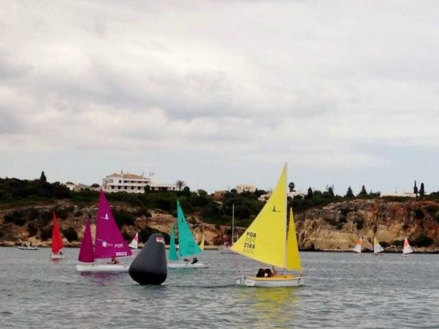 VELA – Luísa Graça e Pedro Carvalho com bons desempenhos no Campeonato Nacional de Vela Adaptada (Portimão)