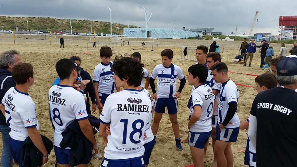 RUGBY – Sport com duas equipas no North Sea Beach Rugby (Holanda)